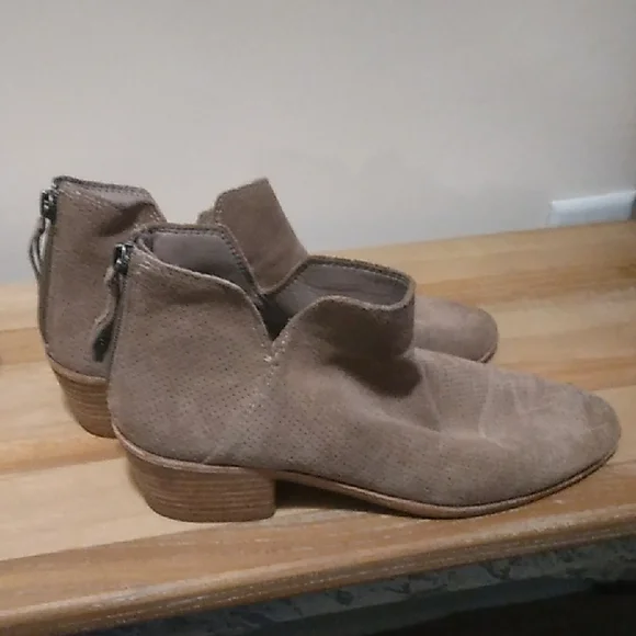 Stylish Tan Ankle Booties - Picture 2 of 7